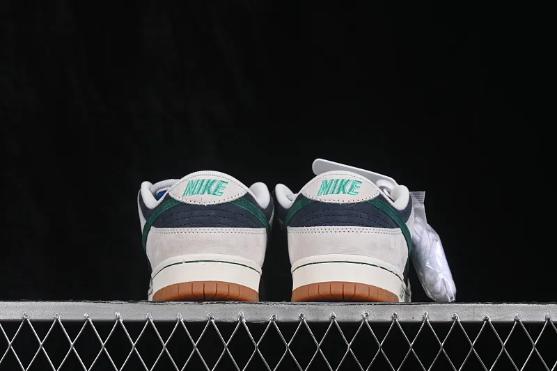 All Categories Nk SB Dunk Series Nk SB Dunk Low Low-top sneakers Nike SB Dunk Low Suede gray raw rubber SB low-top casual sneakers HF3704-001